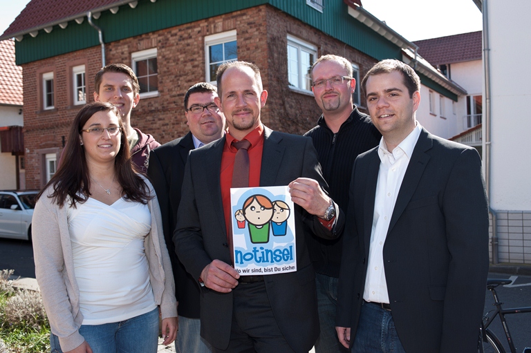 Das Foto zeigt Brgermeisterkandidat Daniel Kropp (Mitte) und den CDU-Fraktionsvorsitzenden Markus Jung (rechts) mit weiteren Mitgliedern der CDU Schneck.